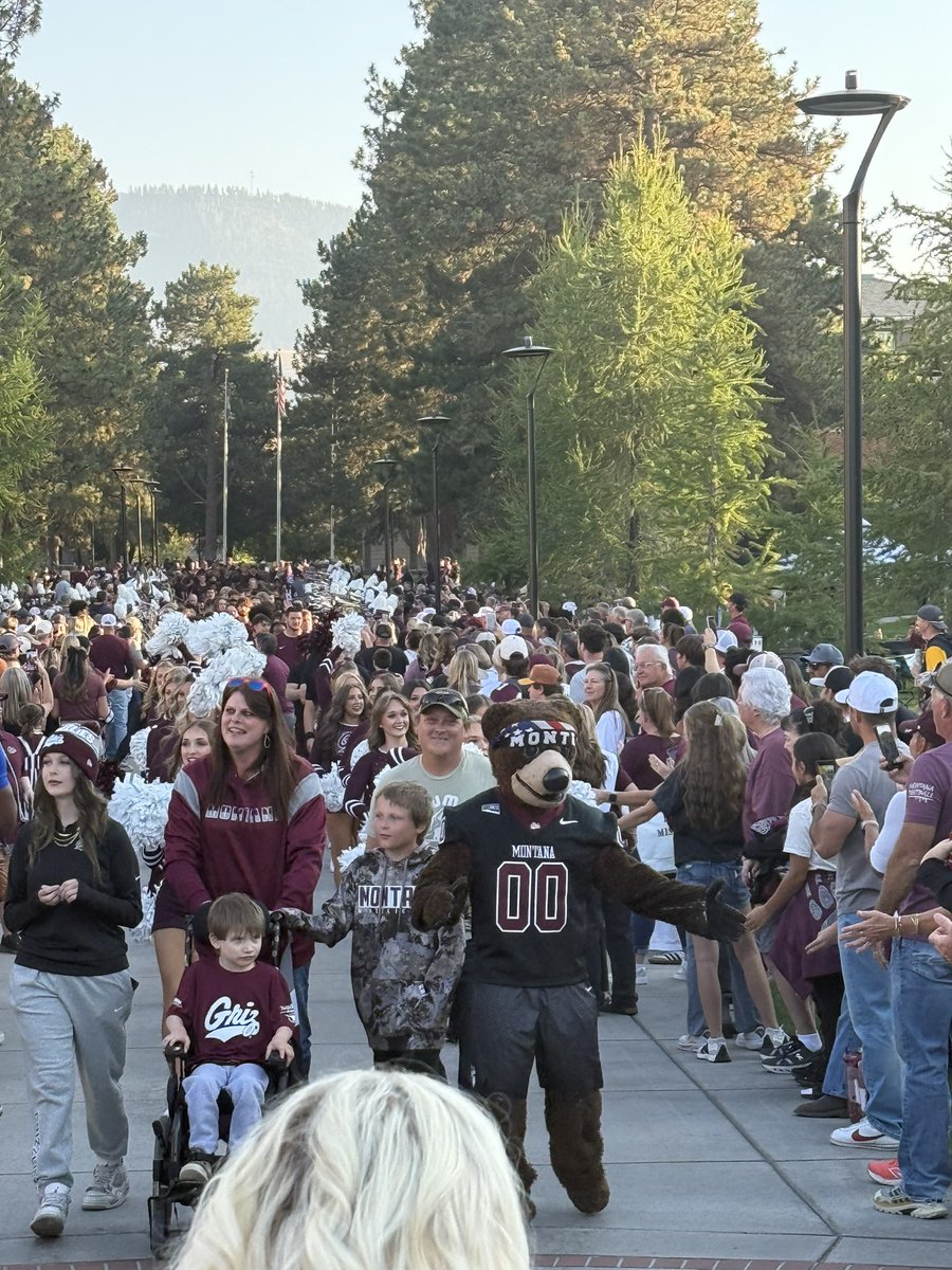 Had a great time at the <a href="/MontanaGrizFB/">Montana Griz Football</a> vs Idaho game with my dad and grandpa! Thanks <a href="/KeatonJ_3/">Keaton Johnson</a> , <a href="/CoachCNorcross/">Cameron Norcross</a> , <a href="/GrizCoachGreen/">Justin Green</a> , <a href="/Coach_Hauck/">Coach Bobby Hauck</a> for having us out. Go Griz!