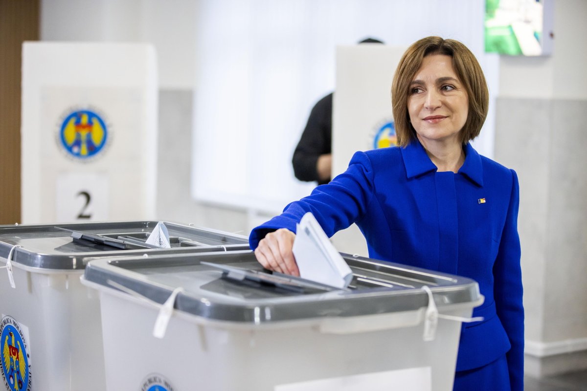 Radio1Rai's tweet photo. 🔵#Moldova Gli europeisti vincono le elezioni parlamentari. Al Partito di Azione e Solidarietà della presidente #Sandu il 44% dei voti. Fermo al 28,5% lo schieramento filo-russo dell’ex presidente #Dodon. Denunciati cyberattacchi a infrastrutture elettorali e siti governativi https://t.co/0U5KsMjU5H