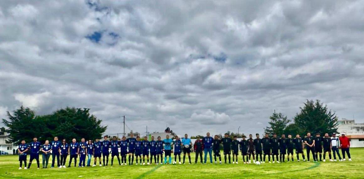 🏆⚽ En la Liga Regional INDET, #SEBNCTM estrena sus nuevos y bonitos uniformes y derrota al #DEPORTIVOFEDERACIÓN
En un ambiente Familiar, presente la leyenda Don Alejandro Soto Téllez, apoyando a sus nietos #Charpe y #Pochas.