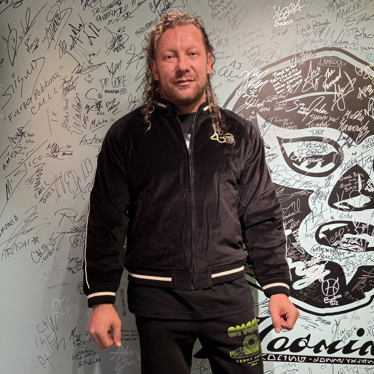 haoming_mask's tweet photo. 🐈仲間のケニーさんを📸
#ケニーオメガ #kennyomega
#Fourthirty #Haoming #ハオミン
https://t.co/tHykN982xb https://t.co/9HDciQceJp