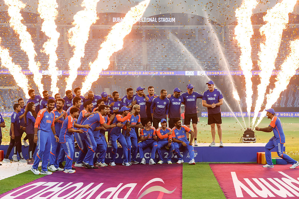 CricWorld88's tweet photo. And they thinking to host Olympic Games 😂😂😂

Suryakumar Yadav's team refused to collect the trophy from PCB Chairman &amp; ACC President Mohsin Naqvi, who is also Pakistan's Interior Minister 😂

#AsiaCup2025 #Pakistan #PakistanCricket #AsiaCupT20 #PAKvIND #PAKvsIND #IndianCricket https://t.co/QO2j92wxDz
