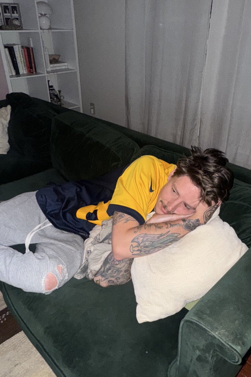 emily regal 🦢 tweet media