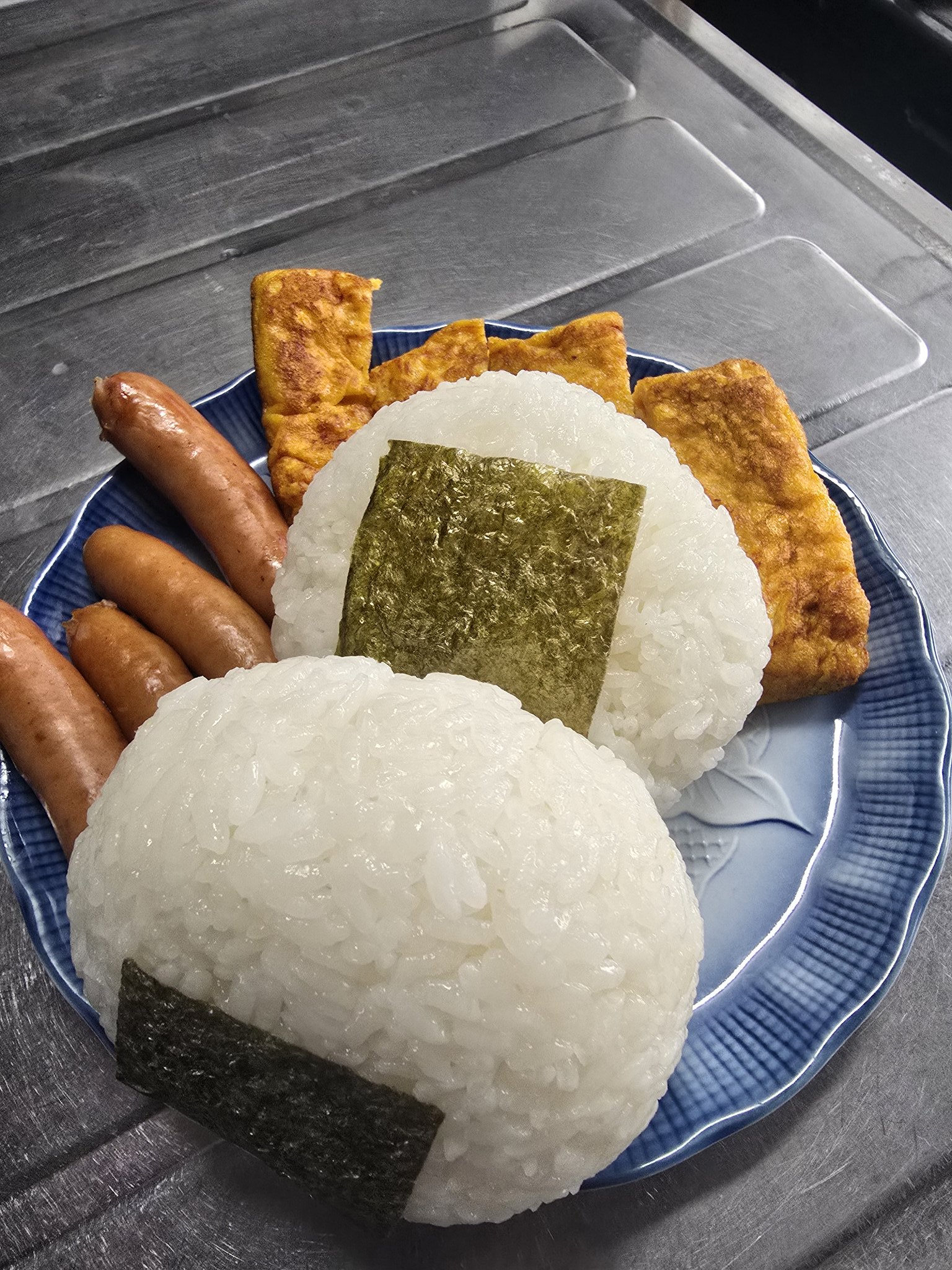 鮭おにぎり 000000000948_KILyeCt.jpg