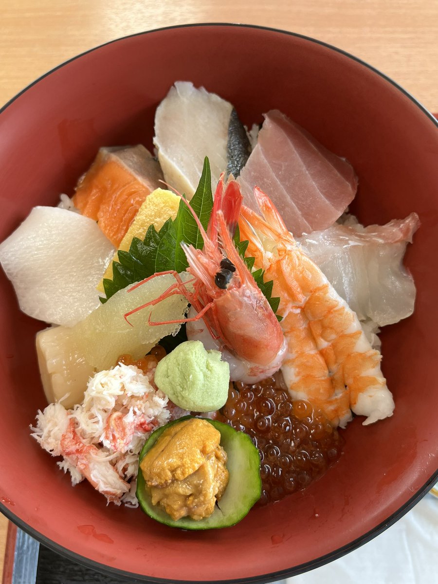 puyopuyo_eririn's tweet image. 眺海丼
 #海鮮丼 
 #ねむの丘 

ちょいと贅沢してみた⸝⸝-  ̫ -⸝⸝