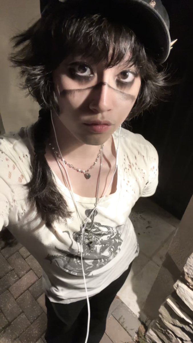 type0nyara's tweet photo. my birthday outfit 🧛‍♀️ https://t.co/gr6CMfiD2B