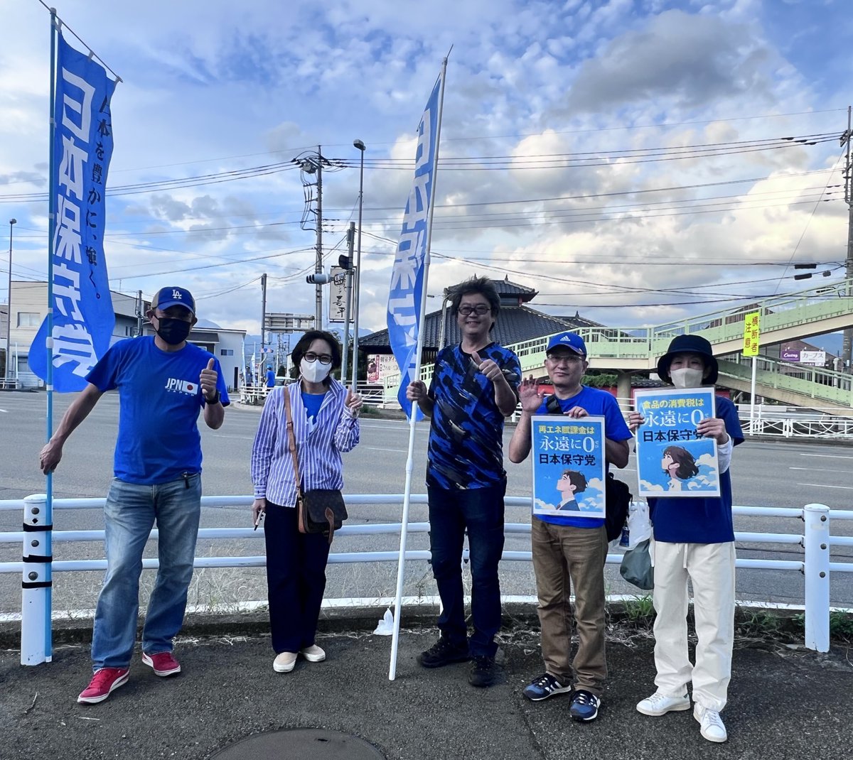 iSmiese's tweet image. #チーム甲斐っ子 旗見せ後の懇親会で、「いつかブルーサンダーが山梨にきたら…」って投げたら、一同首と手をブンブン振って「そんなそんな申し訳ない💦困る困る💦もっと頑張ってからでないと💦」と恐縮しきりの仲間達。
もしも話に謙虚というか奥ゆかしいというか、ホントに無欲なのワロタ😂。
