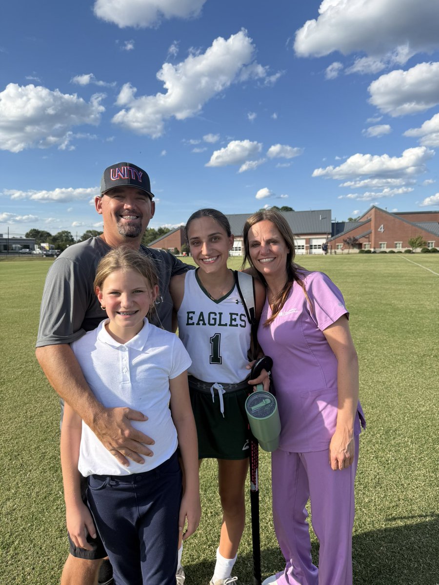 UnityCoachJosh's tweet image. Time is certainly a thief, but I have loved watching my baby girl
@hayliej2026 grow up the past 17 years. Happy Birthday HB! I love you with all my heart!