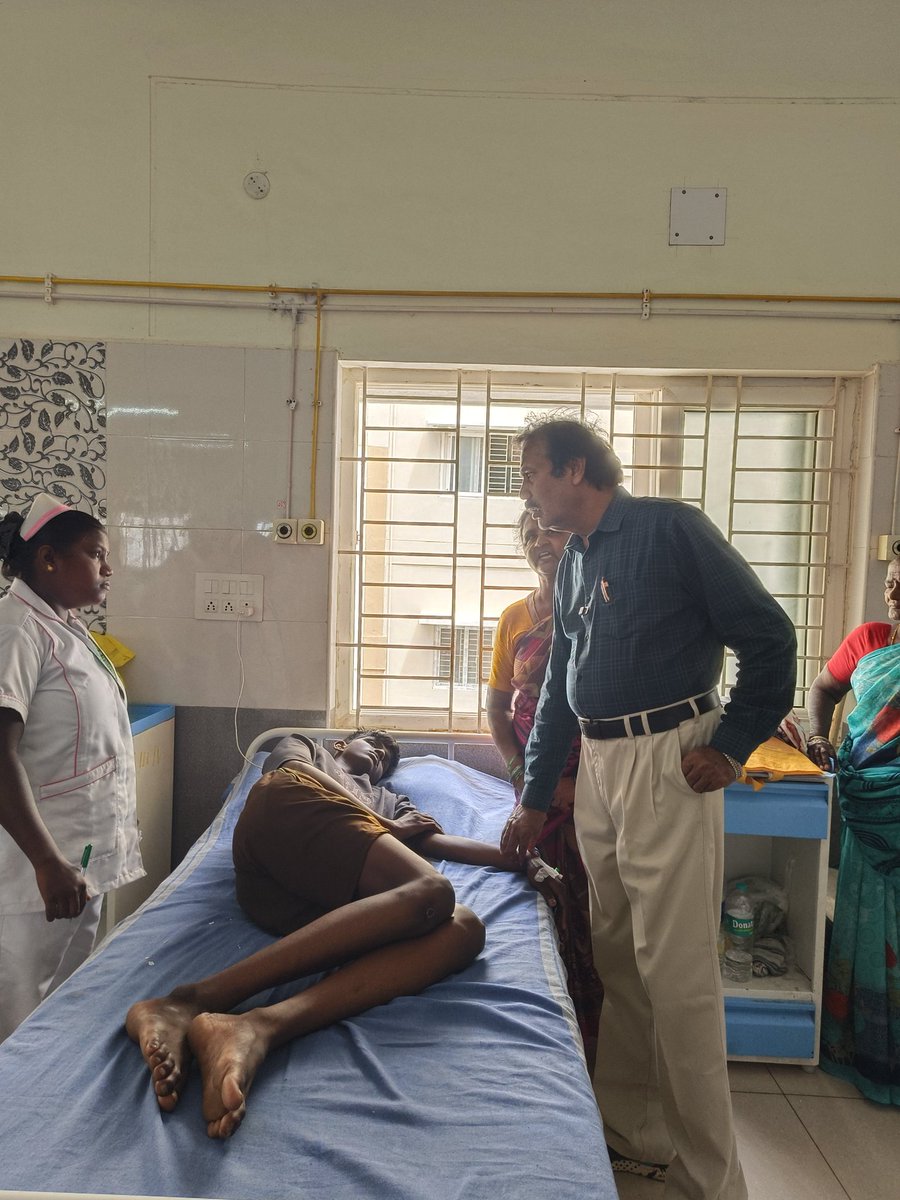 கரூரில் கூட்ட நெரிசல் நிகழ்ந்த  இடத்தை பார்வையிட்டு, பாதிக்கப்பட்டு அரசு மருத்துவமனையில் சிகிச்சைக்கு அனுமதிக்கப்பட்டவர்களை சந்தித்து ஆறுதல் கூறினோம்.!