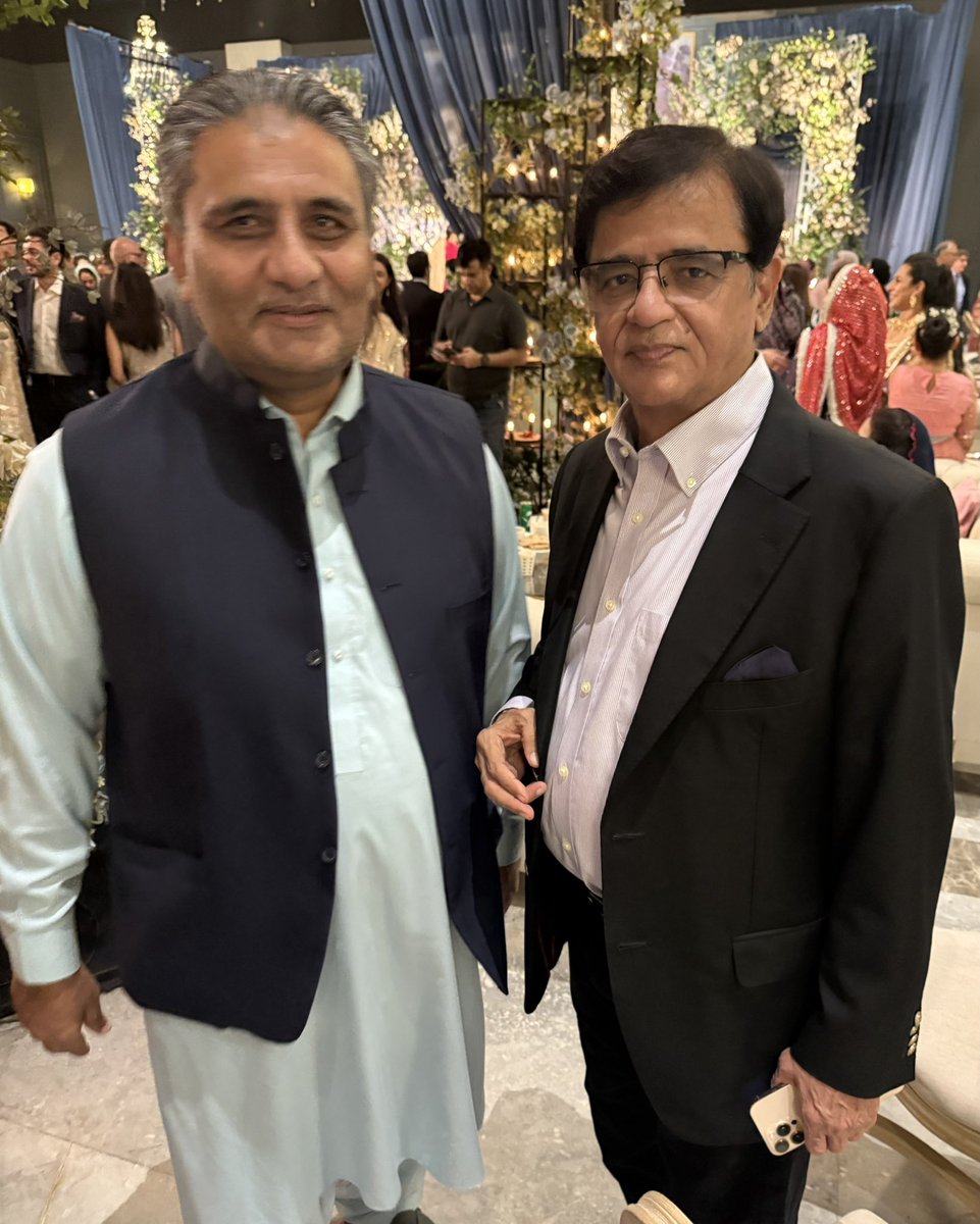 ChMuhammadAkma3's tweet image. Valima Reception - Son of Jawaid Akbar Riaz, DG NAB Karachi. Meet-up after long time with legendary Lawyer Naeem Bukhari.