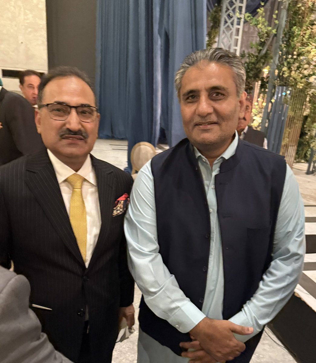 ChMuhammadAkma3's tweet image. Valima Reception - Son of Jawaid Akbar Riaz, DG NAB Karachi. Meet-up after long time with legendary Lawyer Naeem Bukhari.