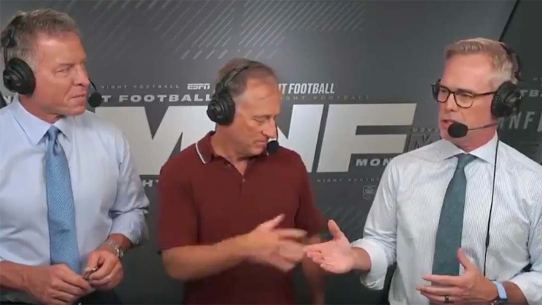 LateRoundQB's tweet photo. Me trying to figure out what to do after a tie https://t.co/xZlHrFUC8v