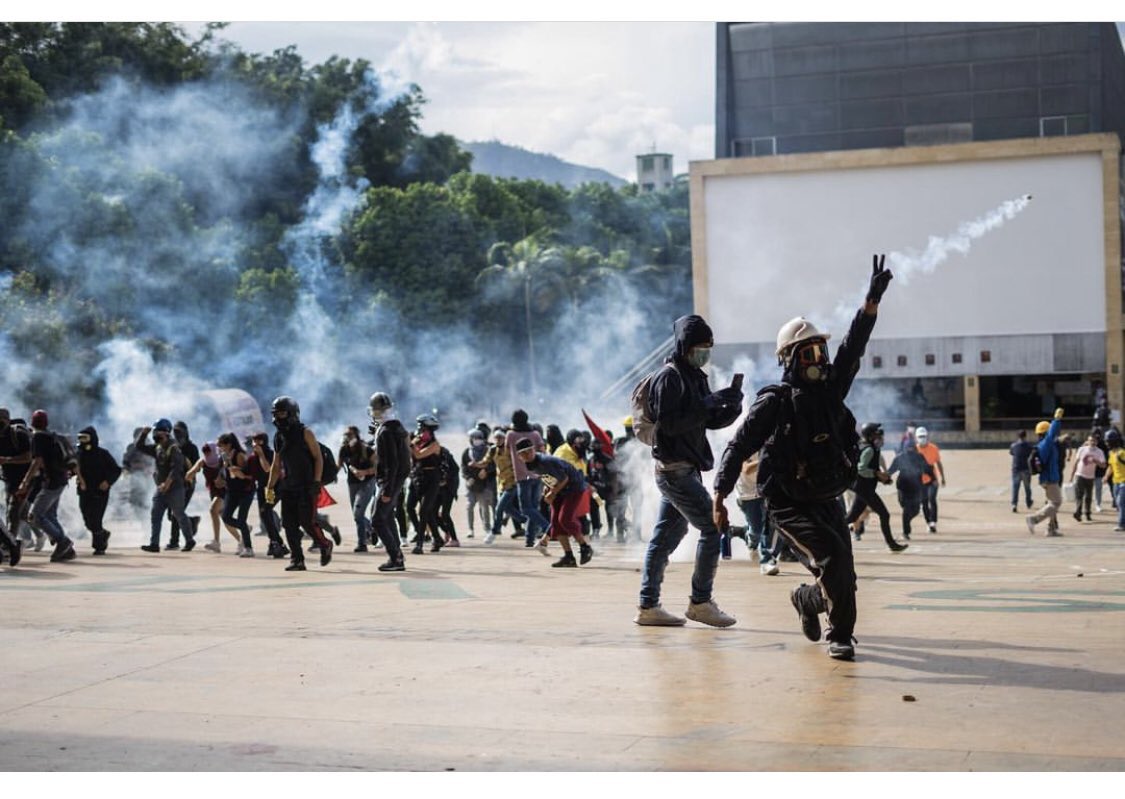 Another monday and please… Winga wa kariakoo si muanze kupost hizo Gas masks zinaenda bei ngapi mazeee… #29th🇹🇿 #FREEKIDUKU