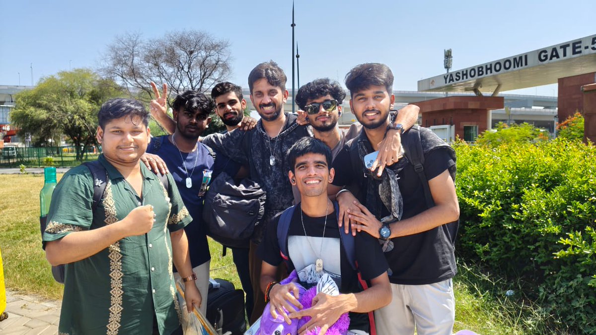 kvardaan_10's tweet image. what started an year ago as late night discord calls, discussing ideas, debugging projects, playing games 

became companionship which led to organizing the hacker house that every one in @AthenaF0SS  is going to remember

thanks to everyone for making it such a great event

#AHH