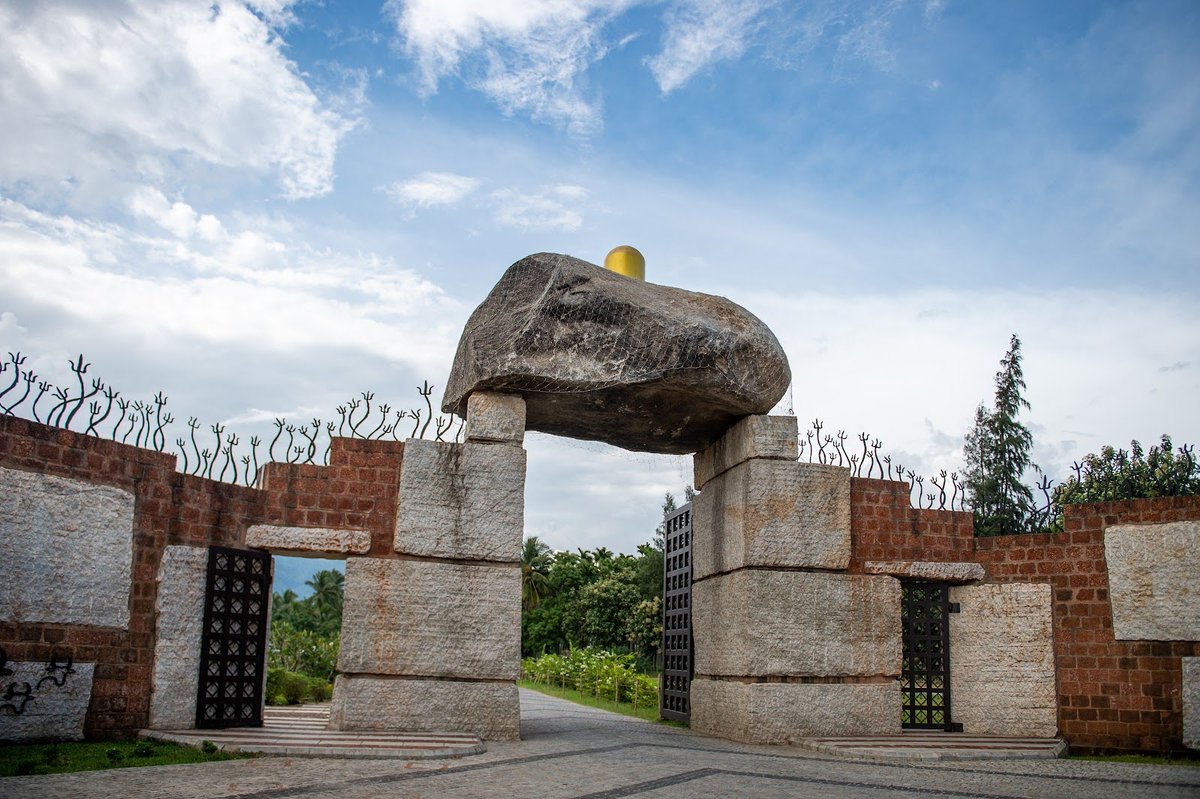 ishafoundation's tweet photo. The imposing Malai Vasal, which literally means 'mountain entrance' is the doorway to Isha Yoga Center in Coimbatore. https://t.co/8m6ZYGMPXd