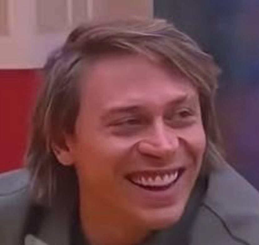 Vine a leer a las fionas atacadas que dirán que les ponen las preguntas difíciles a los noche.
#LaCasaDeLosFamososMx