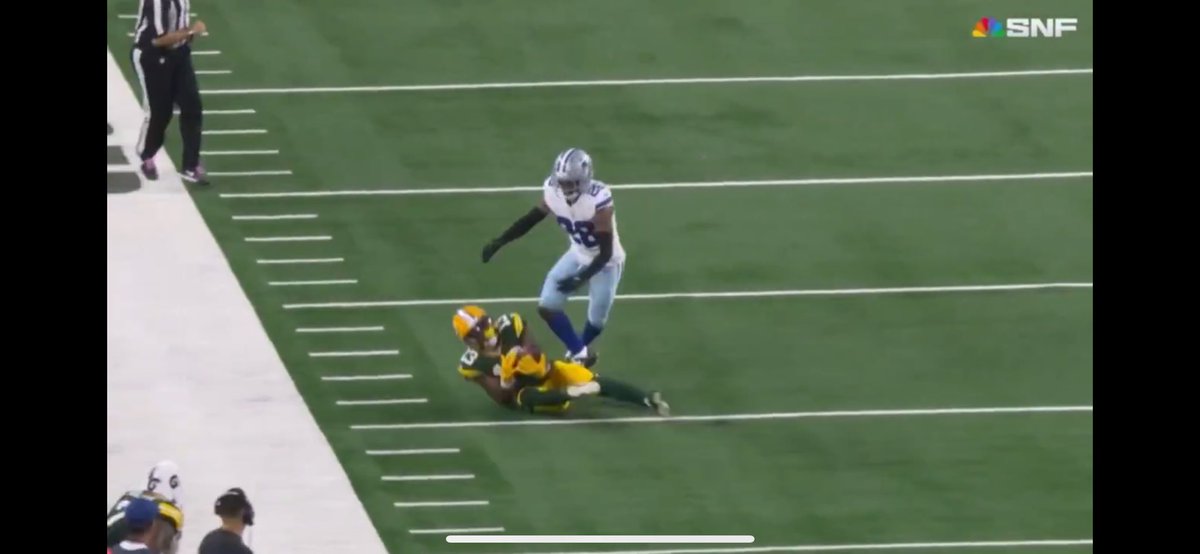 DrewDotDrop's tweet photo. By 1 yard… and he also dropped this pass. Sick to my stomach 🤢 Would’ve made over $1k 🤣 https://t.co/2l5kBt7h9Q