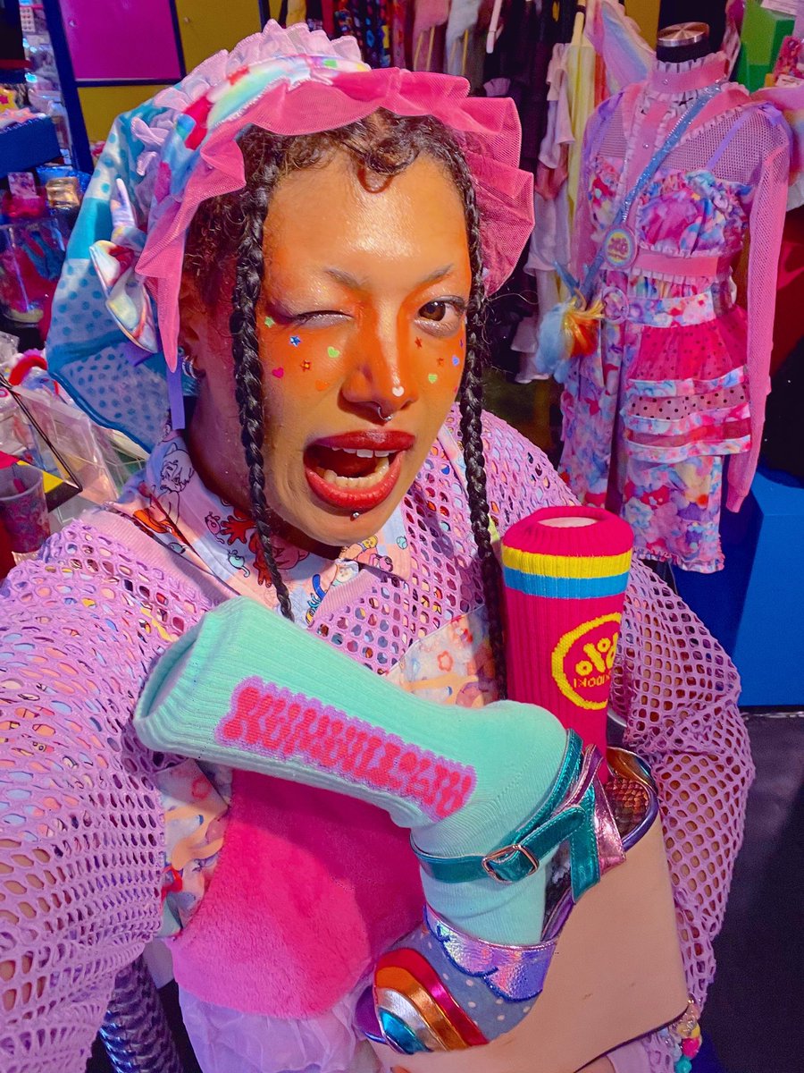 Welcome one and all! It's✨LYDIA✨🎪 Have you got your hands on a pair of our socks yet? I wear them at least once a week🍒🫐🍋

⭐︎KAWAIITOPIA Socks⭐︎
shop.6dokidoki.com/collections/6d…

⭐︎6% Logo Socks⭐︎
shop.6dokidoki.com/collections/6d…