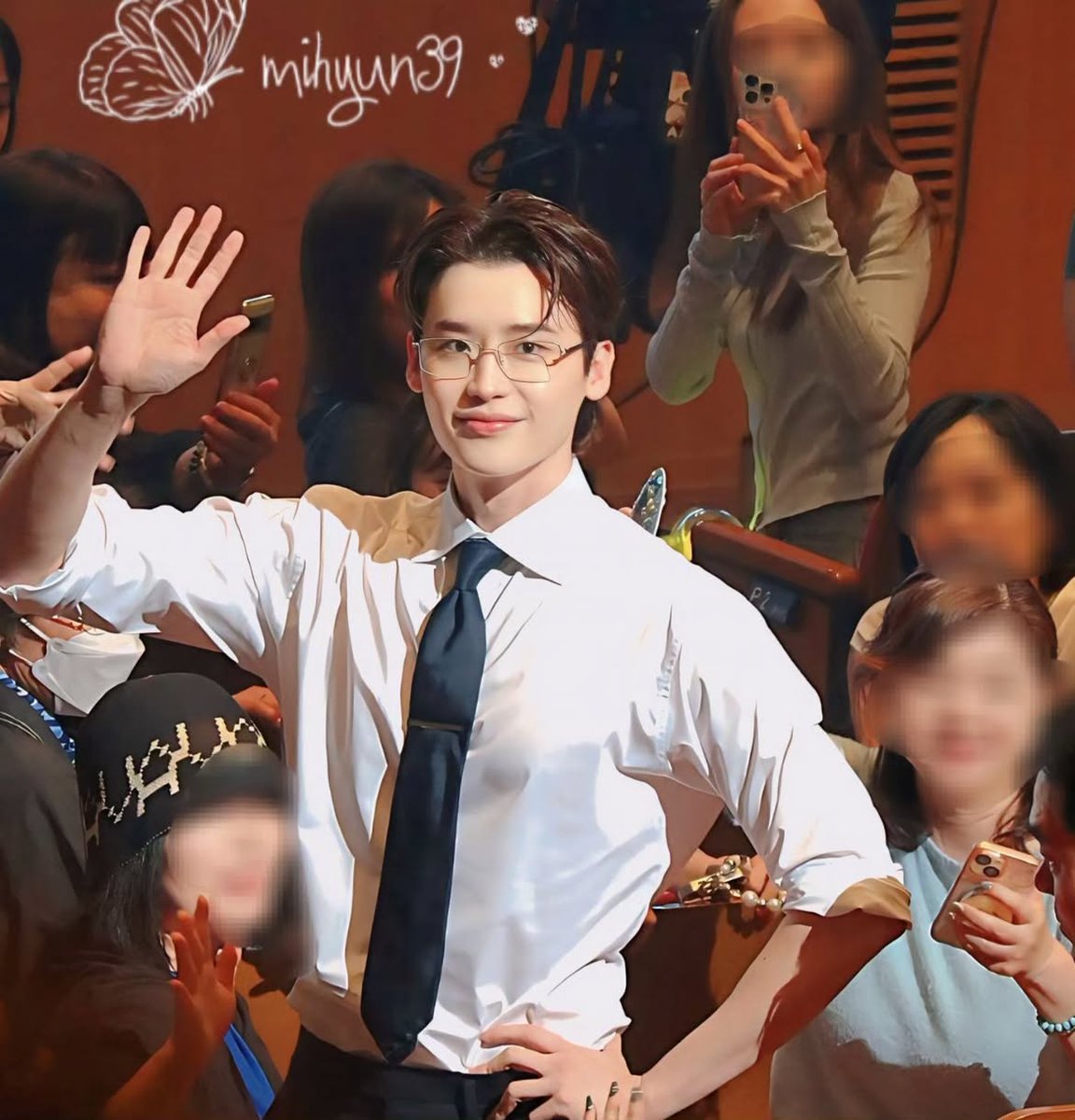 withJSph's tweet photo. One gorgeous guy in a sea of beautiful scenery.
📸 credits to the original owner
🧡
#이종석 #李鍾碩 #イジョンソク #LeeJongSuk #LeeJongSeok #อีจงซอก #jongsuklee #withjsphilippines #withjs https://t.co/rz6gMSaxvG