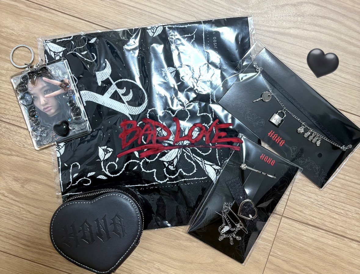 BAD LOVEグッズまじかわいいー！ 早くバンダナ付けてライブ参戦したい