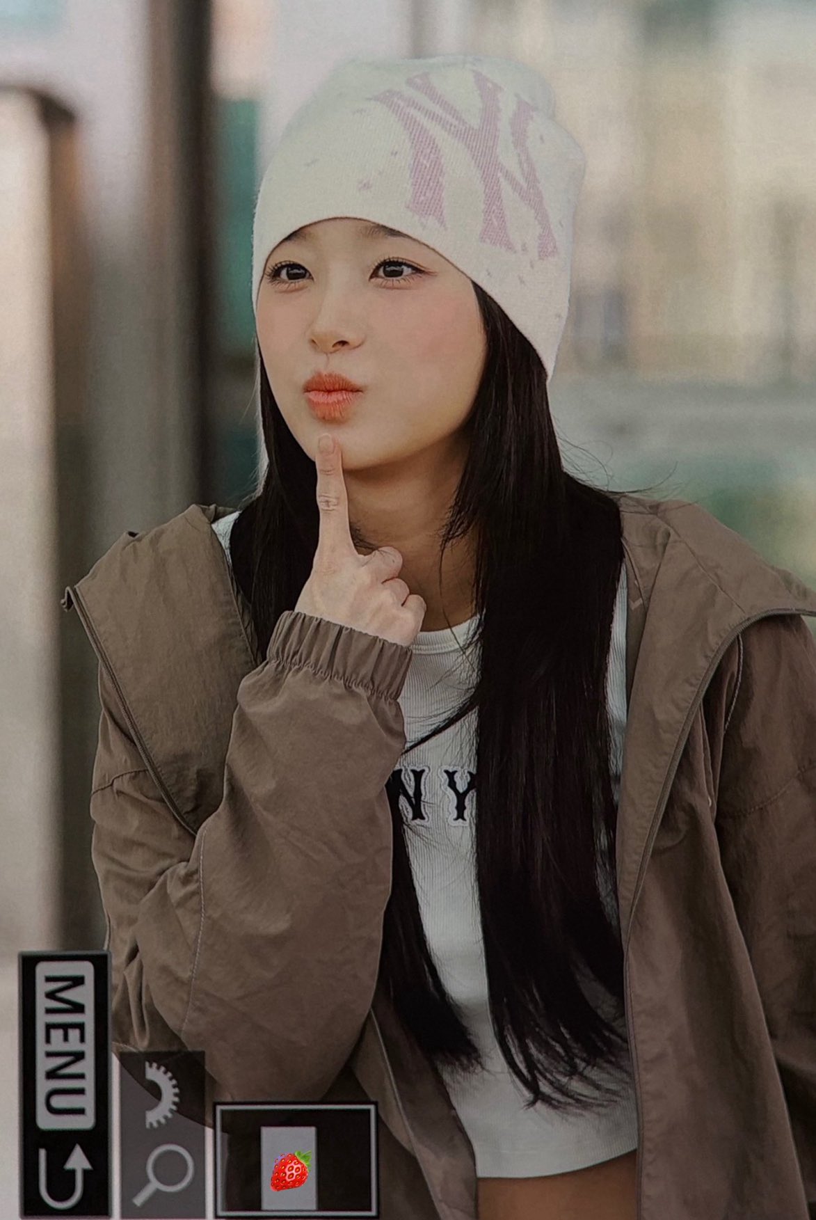 Chuu様 250708 🐧 — chuu shooting for byc bts! #츄 #CHUU @chuu_atrp