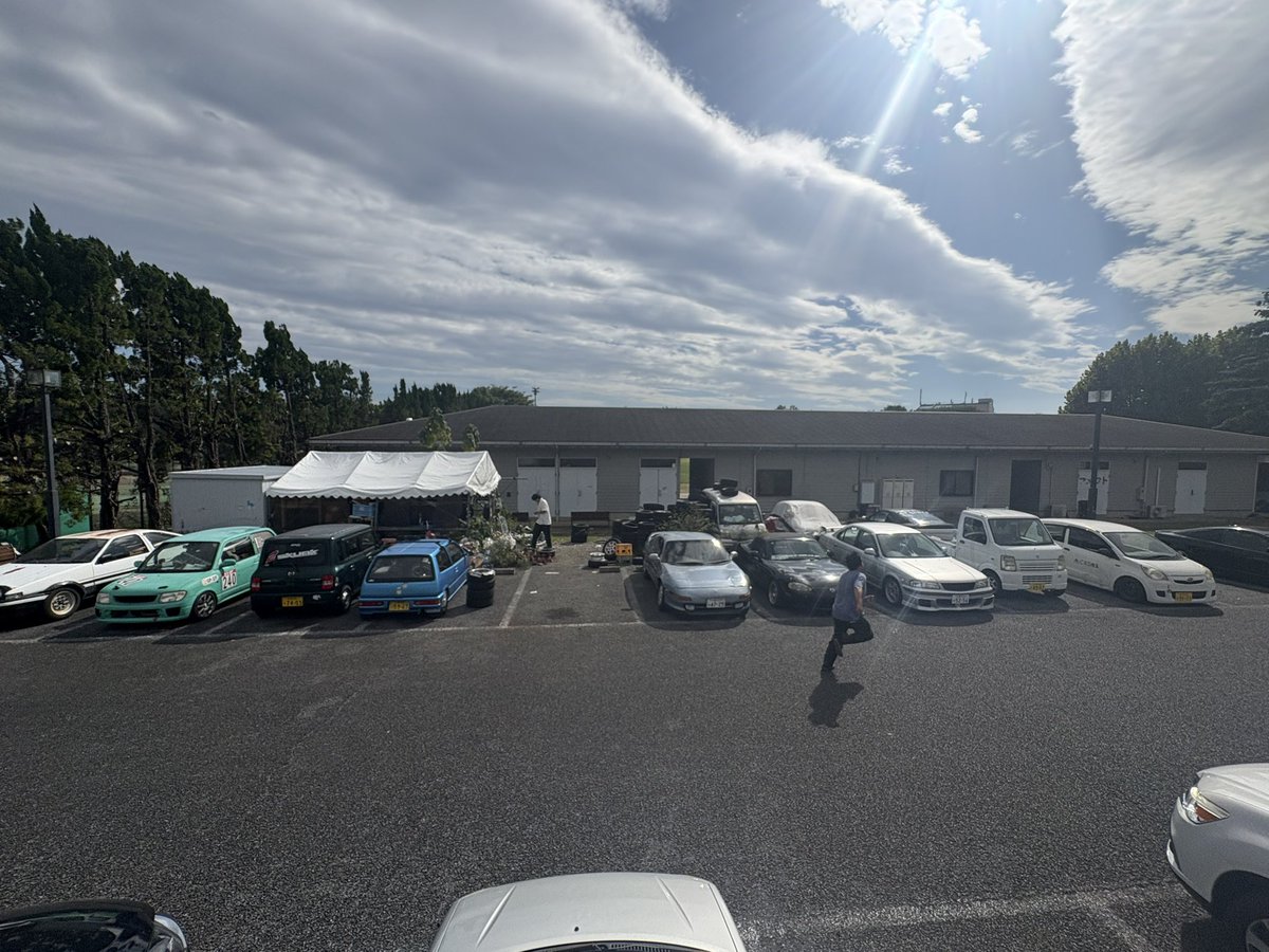 最近、自動車部が活発になってます✌️
台数が多いとやる気上がるよね～