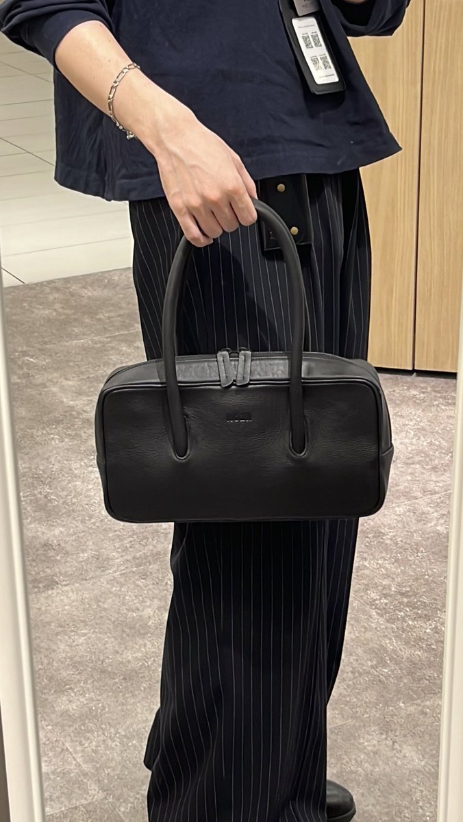 KLONLUCUA's tweet photo. こんにちは！
KLONルクア大阪です。

今回紹介するのは、レザーバッグシリーズのSQUARE BOSTON MINI👜
小物からペットボトルまで入るちょうどいいサイズ感ながら、本革のもつ高級感のあるデザインはこれからの季節にもぴったりです🍂

ぜひ店頭で手に取ってみてください🤲🏻 https://t.co/FDGve1Ypf0