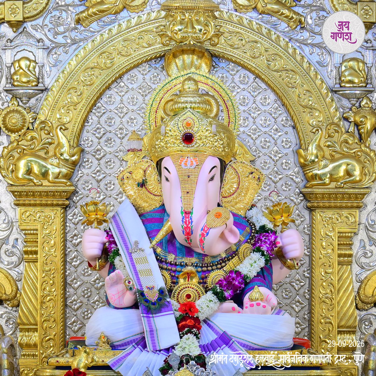 DagdushethG's tweet image. प्रणम्य शिरसा देवं गौरी विनायकम् । भक्तावासं स्मेर नित्यमाय्ः कामार्थसिद्धये
.
.
.
.
#shrimant #dagdusheth #shrimantdagdushethhalwaiganpati #ganpati #ganpatibappa #pune #maharashtra #bappa