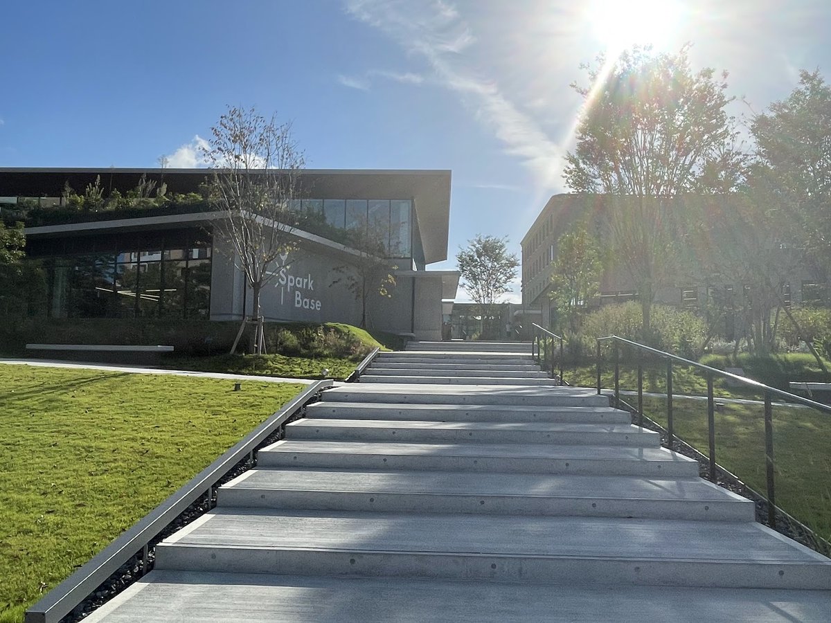 _58hack's tweet image. 会場は学生や地域の多様な人々が集うインキュベーション施設 #SparkBase で開催！
@kgshakairenkei @sparkbase0524 

関西の学生団体・サークル・コミュニティにもご協力をいただいています！
@omu_business_ 
@KITHUBp 
@GDSC_osaka 
@momoyama_tech 
@realRiST
@watnows 
@GdgOsaka 
@osakadrivendev