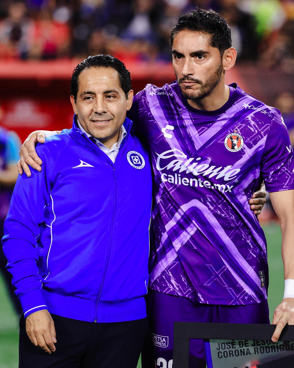 Hoy honramos una gran carrera profesional, y afortunadamente, mucho amor, títulos y entrega por nuestros colores. 

Muchas gracias por todo, Chuy. Tu historia seguirá en nuestros corazones 💙

#AzulDePorVida