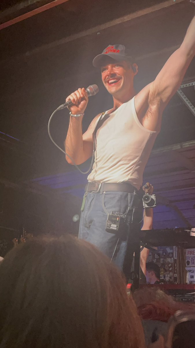 hugzfromneon's tweet photo. WOW I LOVE YOU JAMES MARRIOTT https://t.co/1Luw5HQ0Ln