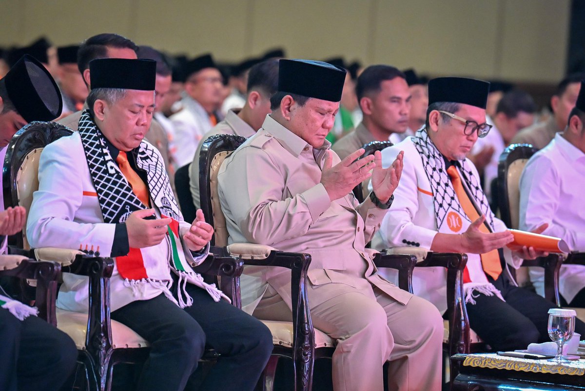 PKSejahtera's tweet image. Kita semua tentu berdoa agar kepemimpinan Presiden Bapak Prabowo Subianto dapat berhasil mensejahterakan bangsa Indonesia

Kebersamaan Prabowo dan PKS berkomitmen mewujudkan bangsa yang adil dan sejahtera 

#MunasPKS