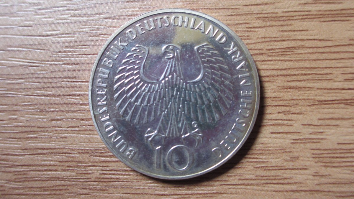 exp_mactas's tweet image. みんみんコイン購入品⑥

ちょっと銀貨が足りないと

帰り際に手に取った計り売り銀貨
ドイツ ミュンヘンオリンピック記念 10マルク銀貨とは知らずに2種類
状態が他と比べて比較的に綺麗だったので購入

初ドイツ銀貨　ゲット！
#silversqueeze #silverstackers