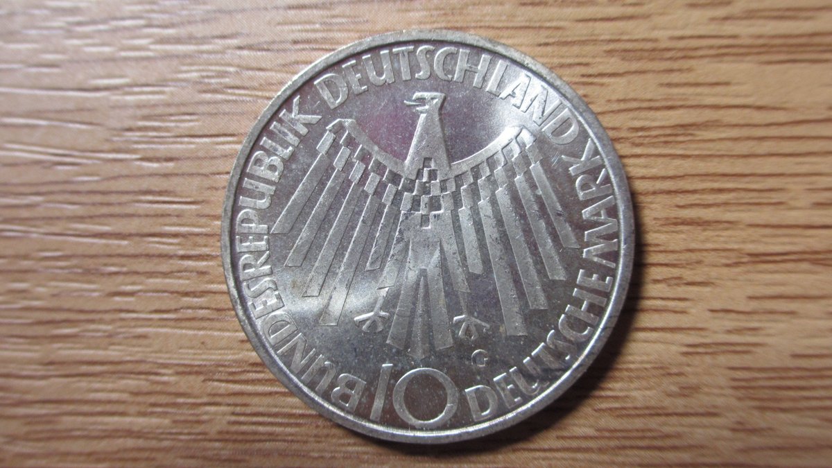 exp_mactas's tweet image. みんみんコイン購入品⑥

ちょっと銀貨が足りないと

帰り際に手に取った計り売り銀貨
ドイツ ミュンヘンオリンピック記念 10マルク銀貨とは知らずに2種類
状態が他と比べて比較的に綺麗だったので購入

初ドイツ銀貨　ゲット！
#silversqueeze #silverstackers