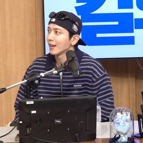 19effect89's tweet photo. 역시 트민남
요즘 유행하는 뉴에라 쓰셨어요 https://t.co/BjhqPSvLhz
