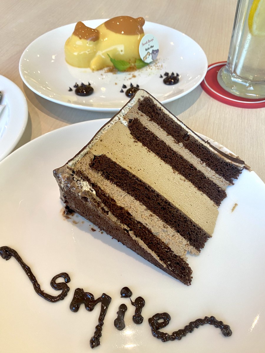 bellaathoughts's tweet photo. Korang dah try belum coffee indulgence cake ni? It’s a collaboration between ZUS Coffee x Secret Recipe! Rasa coffee just nice, not too overpowering. Light &amp; creamy sumpah sedap gila macam rasa mocha pun ada.

I hope they make this menu permanent 🤎😍 https://t.co/L00aMXcLPf
