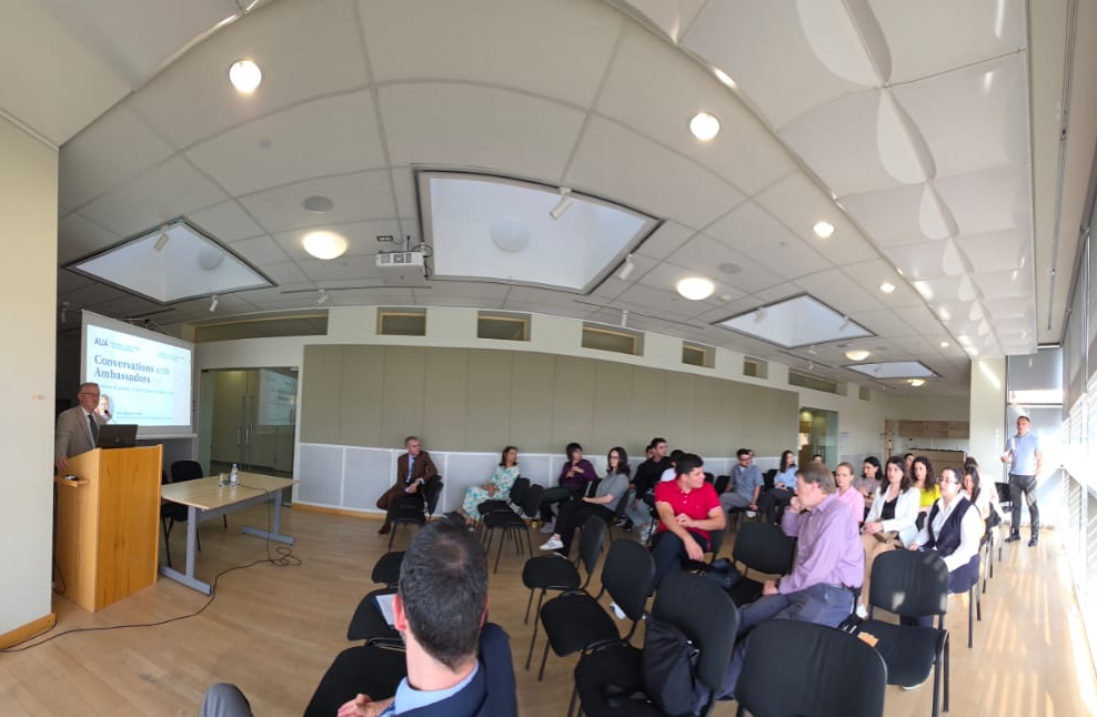 Grateful for the amazing opportunity to speak with students at <a href="/AUAtweets/">American U Armenia</a> about how Canada is supporting Armenian democracy. Real pleasure to discuss the follow-up questions with such an engaged and bright group of young people.