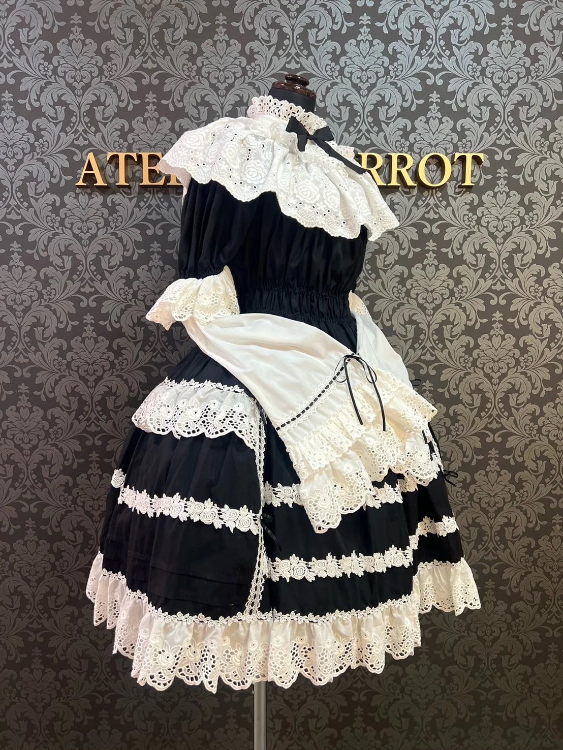 ATELIER PIERROT ホワイト フリル ワンピース ATELIER PIERROT ホワイト フリル ワンピース ATELIER PIERROT