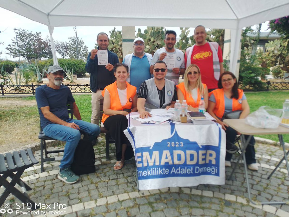 mihribanugurluu's tweet image. Günaydın Gökhan Bey iyi haftalar 

9.9.1999 ve sonrası olarak Emeklilikte akranlar arası 17-20 sene yaş uçurumu ülkenin en büyüz #kriz idir. 

Bizlerde bu ülkenin emekçileri olarak Emadder çatısı altında 81 ilde örgütlü faaliyetlerimiz ile bu adaletsizliğe ses yükseltiyoruz.