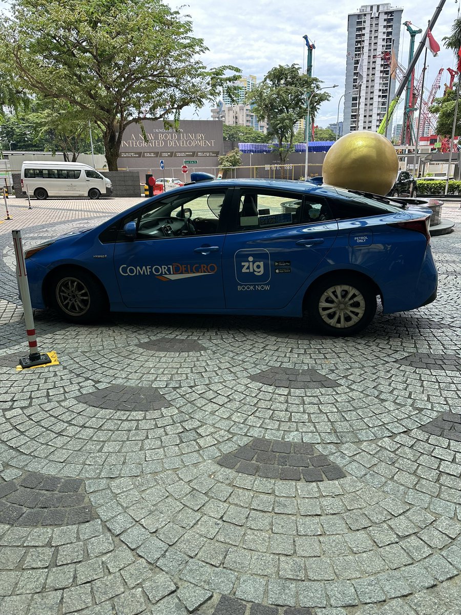 ARafayGadit's tweet photo. I’m INSIDE Singapore now 👀😂 https://t.co/1M8l03wc48
