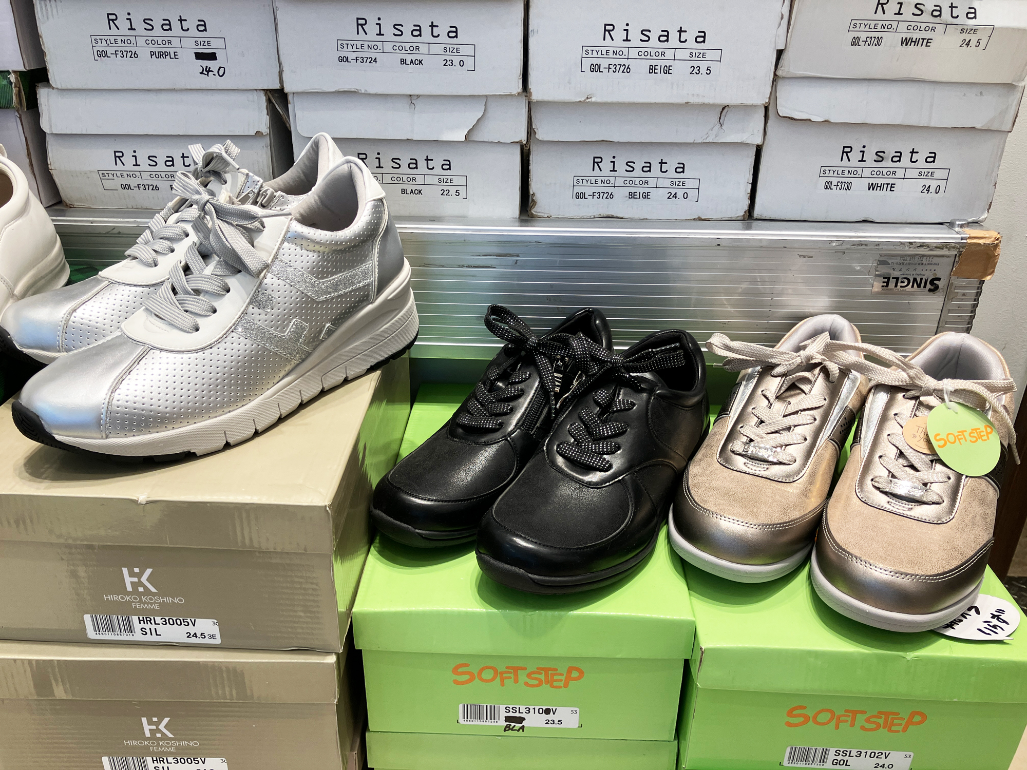 Pandaさま専用エルサドレス 120cm シューズ 20cm その他付属品あり 晴雨兼用バレエシューズS2092｜くらしと生協