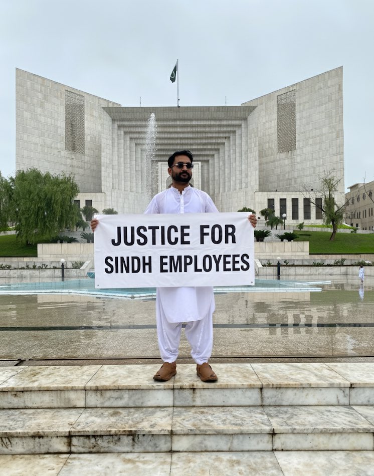 iqE30's tweet photo. سنڌ جي سرڪاري ملازمن جا جائز مطالبا تسليم ڪيا وڃن.

 #JusticeForSindhEmployees https://t.co/4zRA6k4XXz