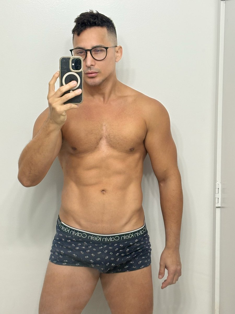 AdrianPresenta's tweet image. The grind paying off.