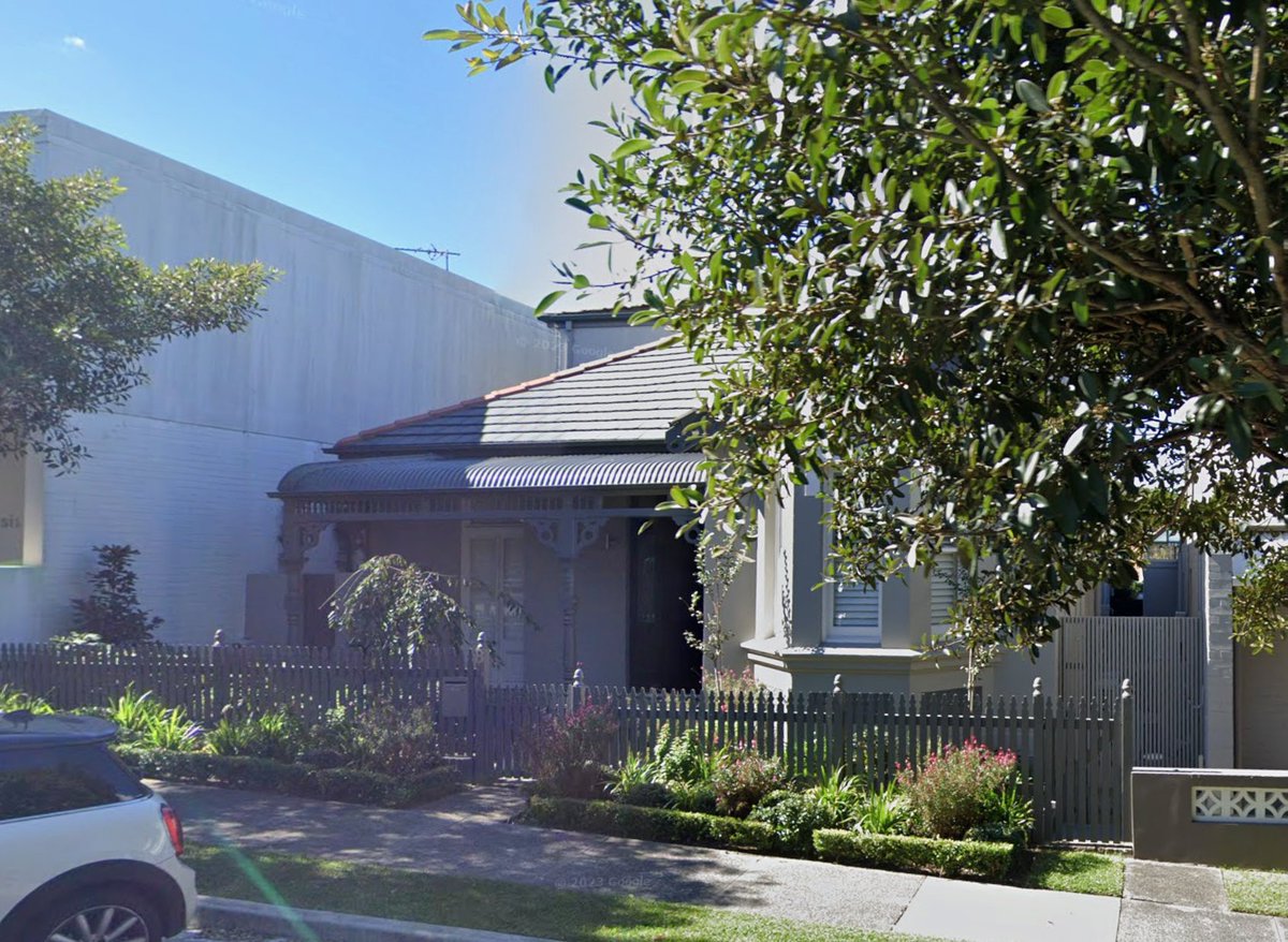 Cottage sells for 15x average pre-tax income over the reserve, to end up at 78x average pre-tax income
$7,310,000 
Anyone still thinks this ends well?
🇿🇼
smh.com.au/property/news/…