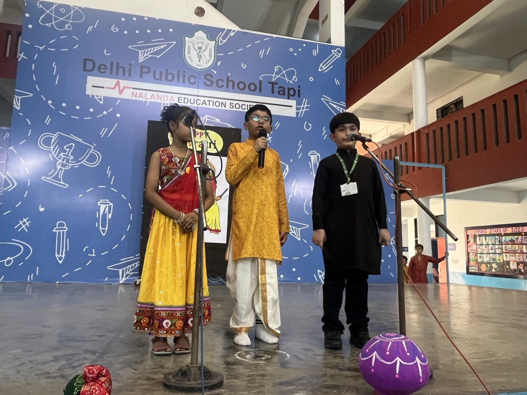 DPSTapi's tweet image. Class III-B conducted a vibrant Navratri Special Assembly with devotion and enthusiasm on 26 September 2025.