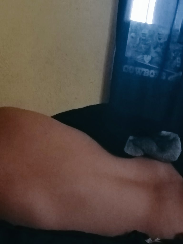 SquirtingMen's tweet photo. Mi amigo hetero se quedó en mi casa bien borracho https://t.co/Z9QZFmSm74