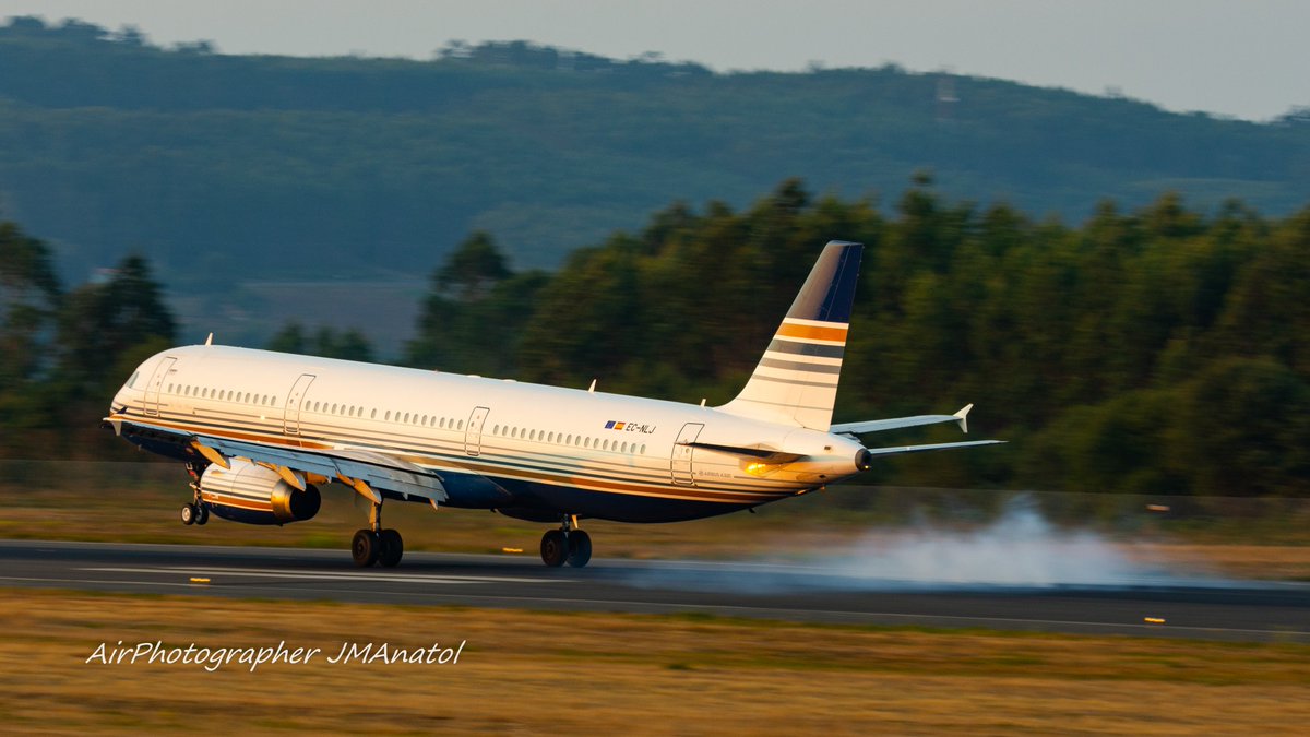 #BuenosDias
#Lunes
Empieza la semana de cambio de mes con una #tomasegura del <a href="/Airbus/">Airbus</a> #A321 de <a href="/PrivilegeAir/">Privilege Aviation</a> con <a href="/davidordu94/">David Orduña</a> a los mandos 

#TomaDuraTomaSegura #landing #charterfly #scq <a href="/infoSCQ/">Aeronoticiario SCQ</a> #airbuslovers