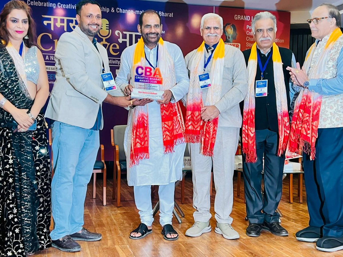 rameshbidhuri's tweet photo. इंडिया इंटरनेशनल सेंटर में आयोजित गोष्ठी जहाँ पिछले 11 वर्षों में क्रिएटिविटी के साथ दुनिया में हर तरफ़ सबसे तेज़ी से बढ़ने वाला देश भारत ही है। क्योंकि भारत में क्रिएशन के साथ विस्तार की असीम संभावना विद्यमान है। पहले की सरकारों ने इस तरफ़ ध्यान देने कि आवश्यकता ही नहीं समझी। आज आदरणीय प्रधानमंत्री श्री @narendramodi जी के नेतृत्व में इसी तरह फ़ोकस दिया जा रहा है।

#NamasteyBharat #RameshBidhuri