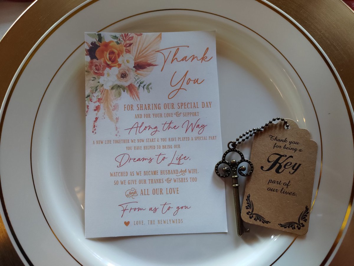Just got back to the hotel from <a href="/FinnDillyDinn/">Finn Howlter</a>'s and Bread's wedding! Look at these adorable wedding momento they gave the guests!