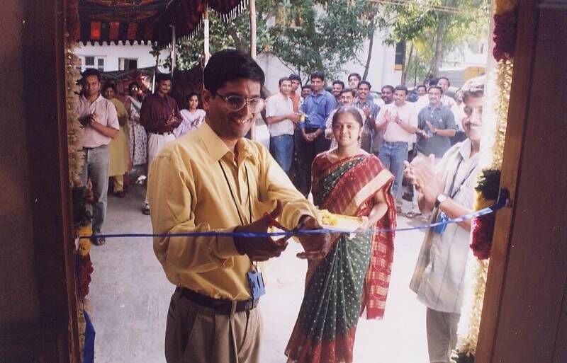 FI_InvestIndia's tweet image. Received a pic on @Arattai today from a friend who works at @Zoho

This is Sridhar Vembu ji @svembu inaugurating Adventnet/Zoho&apos;s Velachery office 25 years ago !!!

Over 3 Decades of Hard Work, Sweat, Sacrifices. Such Leaders should be Celebrated !!

#FI