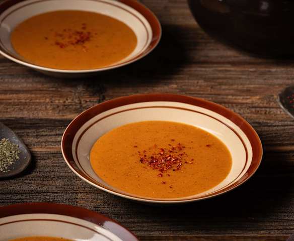 Ferhatarslandr's tweet image. Tarhana Çağrısı

Küreselcilik ve emperyalizm, milli kimliğimizi çözmek için her türlü nifak tohumunu eker. Dilimizi, türkülerimizi, sofralarımızı bile parçalamak ister.

Ama biz biliyoruz ki bir milletin mayası ortak değerleridir.
İşte o mayanın en sade, en temiz, en kalıcı…